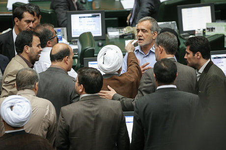 پخش فیلمی علیه میلی منفرد/ عتاب و خطاب چند نماینده به پزشکیان